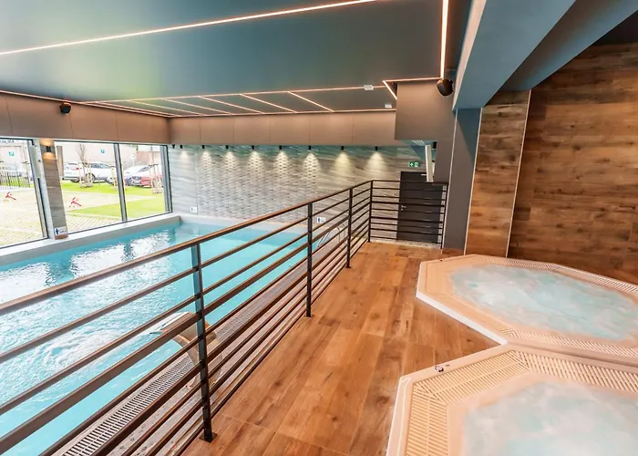 Faro Kasprowicza 20 Basen W Cenie Schwimmbad Im Preis * Kolobřeh